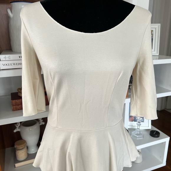 Aritzia Babaton cream peplum blouse in size 4 - Picture 2 of 6
